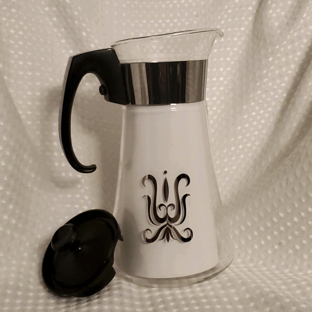 Pyrex Coffee Carafe - Fleur de lis like design